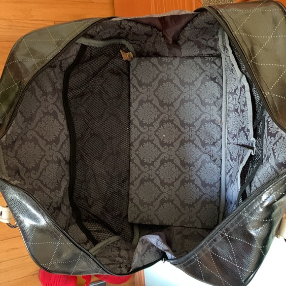 New Mary Kay bag on zip - Picture 3 of 3